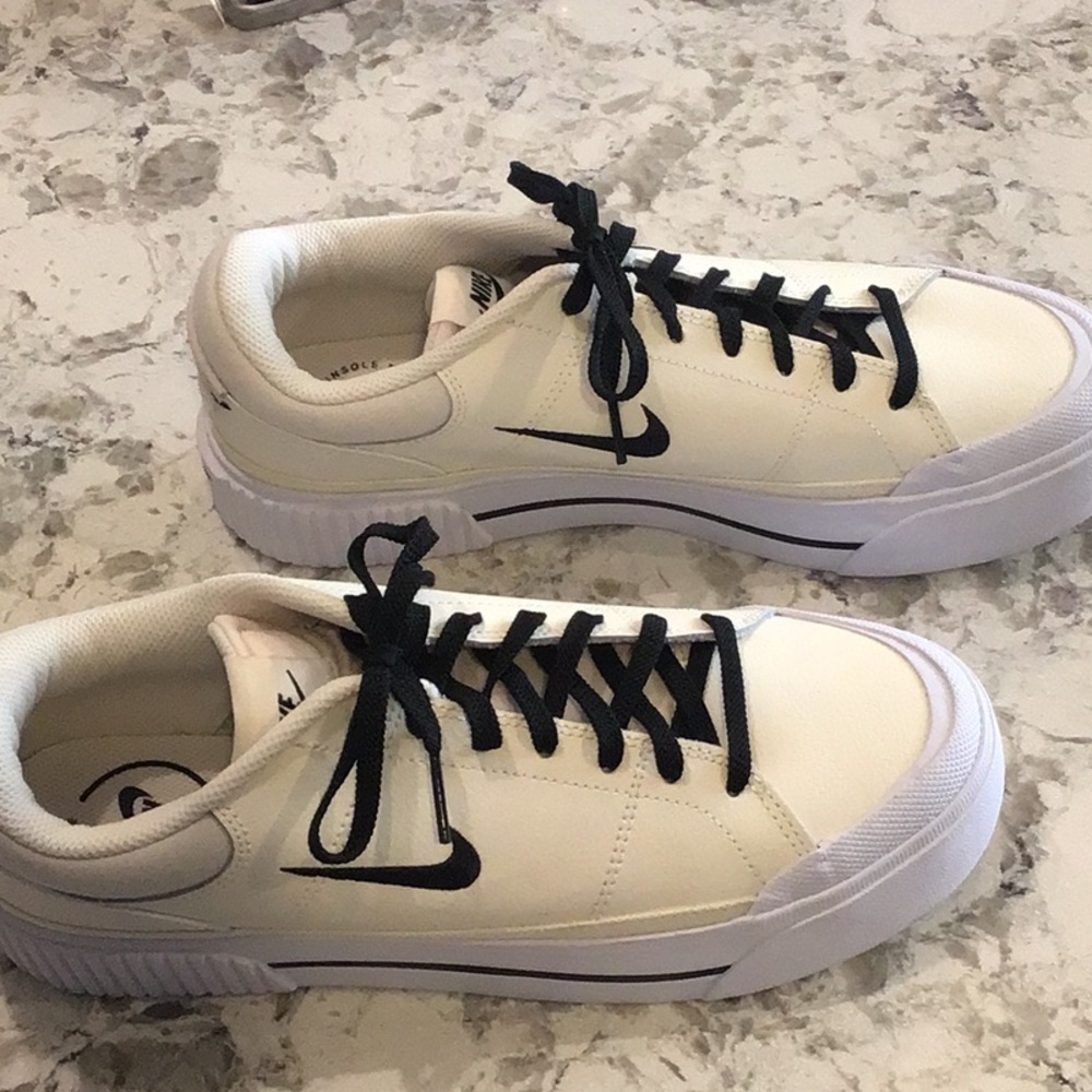 Nike Cream and Black Casual Sneakers